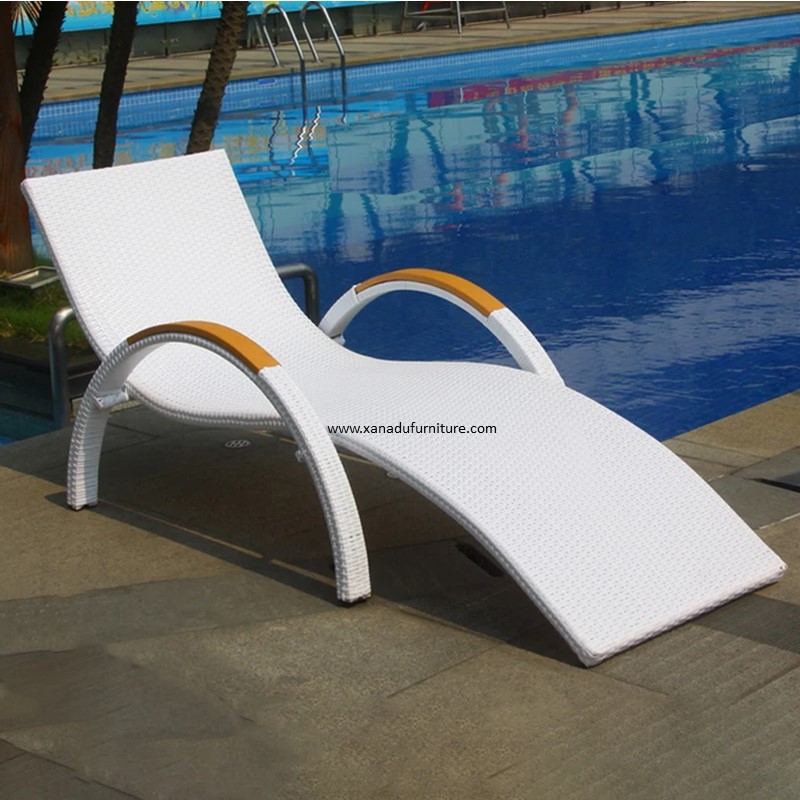 XND-027 Outdoor PE Rattan Sun Lounge